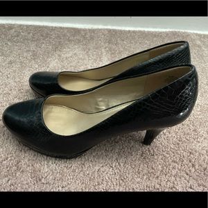 Bandolino Black Snake Skin Pumps